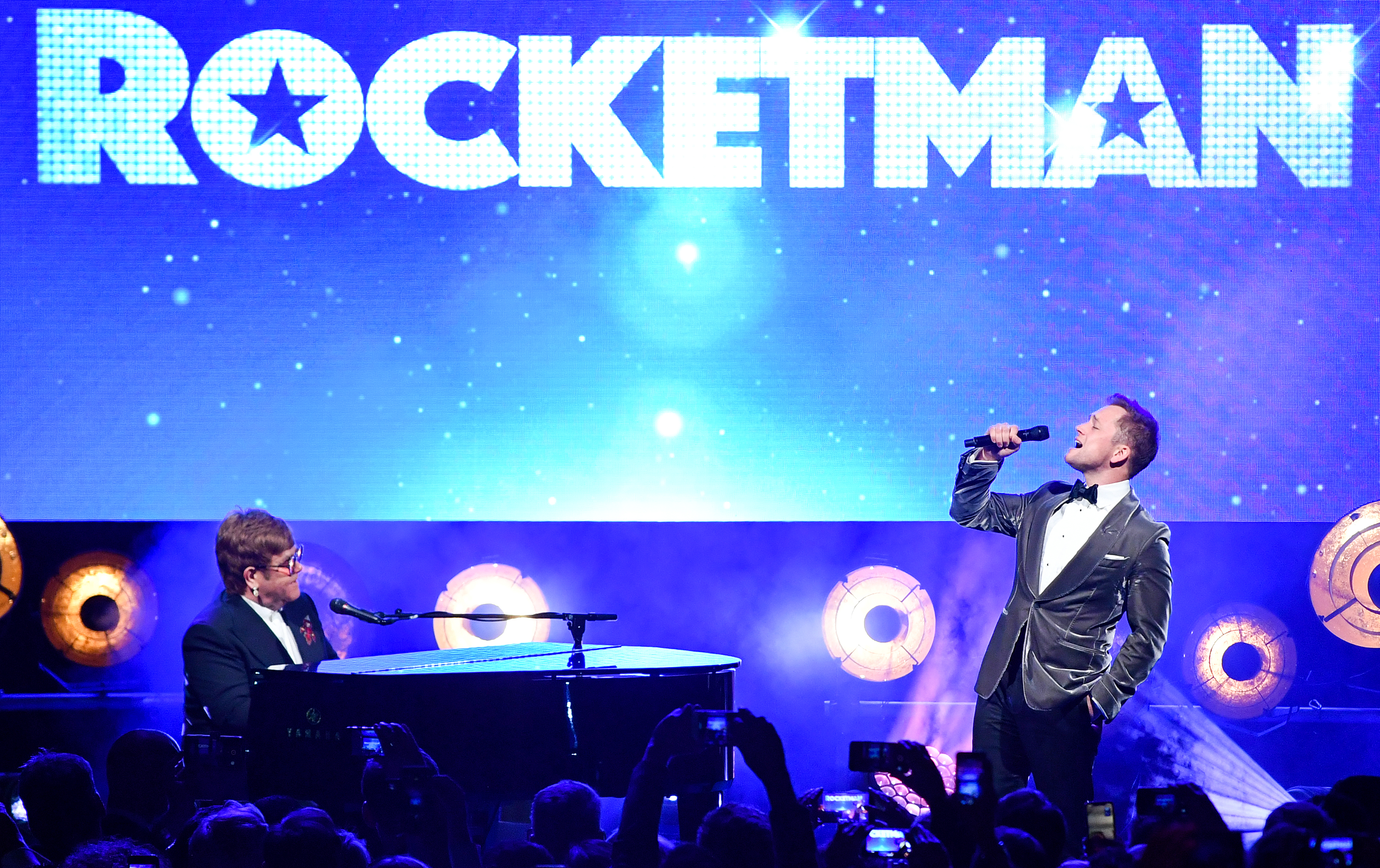 Elton John e Taron Egerton cantano Rocketman