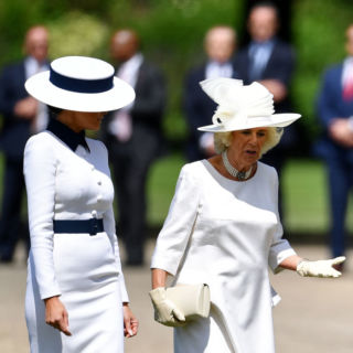 Melania Trump in Dolce&Gabbana dalla Regina