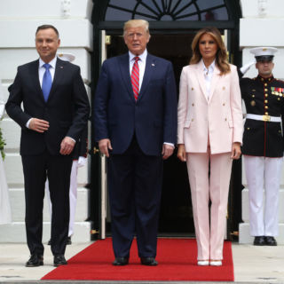 Tutte le versioni del tailleur rosa di Melania Trump