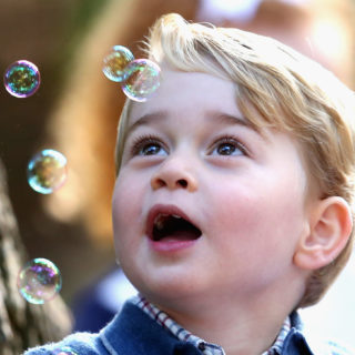 Il Principe George a lezione di tennis da Roger Federer Il Principe George a lezione di tennis da Roger Federer