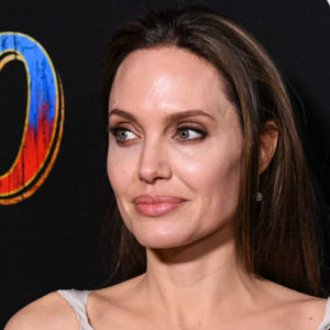 Angelina Jolie tra shopping e sorrisi Angelina Jolie tra shopping e sorrisi
