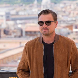 Leonardo DiCaprio aiuta un turista a New York Leonardo DiCaprio aiuta un turista a New York