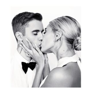 3 abiti da sposa per le nozze bis di Hailey Baldwin 3 abiti da sposa per le nozze bis di Hailey Baldwin