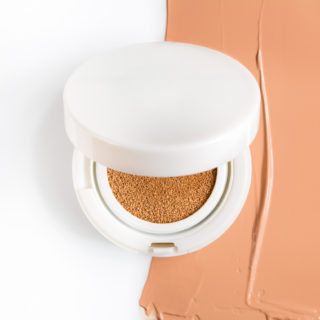 Beauty Alert: i migliori fondotinta per pelle grassa Beauty Alert: i migliori fondotinta per pelle grassa