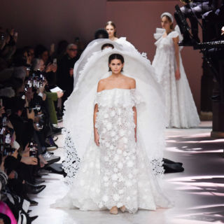 Givenchy: la donna-fiore nel giardino di Virginia Woolf