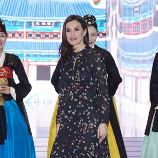 Letizia Ortiz in Massimo Dutti alla Fiera di Madrid