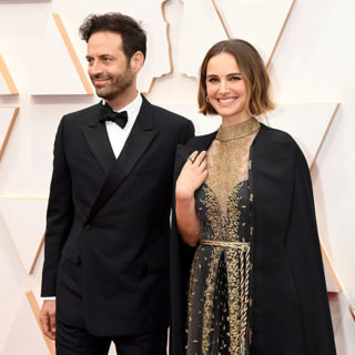 Il look femminista della Portman, capolavoro di sartoria