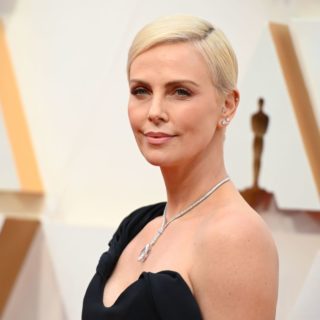 Charlize Theron: i suoi sandali nuovo trend del 2020