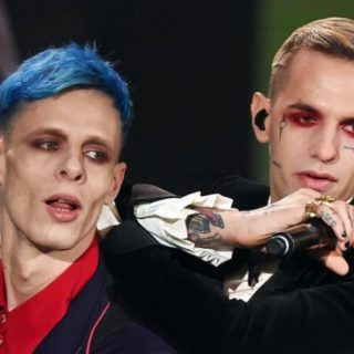 Achille Lauro difende i genitori su Instagram