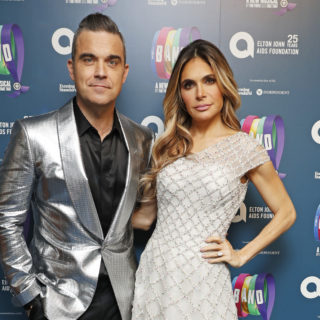Robbie Williams presenta il figlio Beau