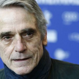 Jeremy Irons rivede le sue posizioni su aborto e nozze gay