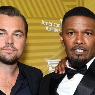 Leonardo DiCaprio premia l'amico Jamie Foxx