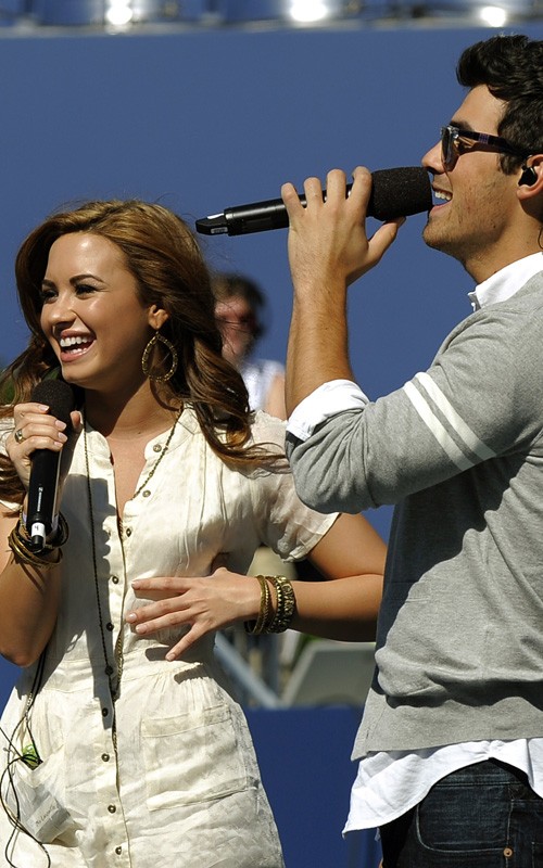 Demi Lovato Si è Rifatta Il Seno