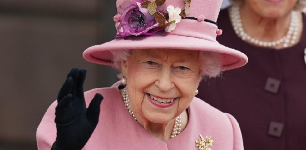 La regina Elisabetta potrebbe mancare alla commemorazione del principe Filippo