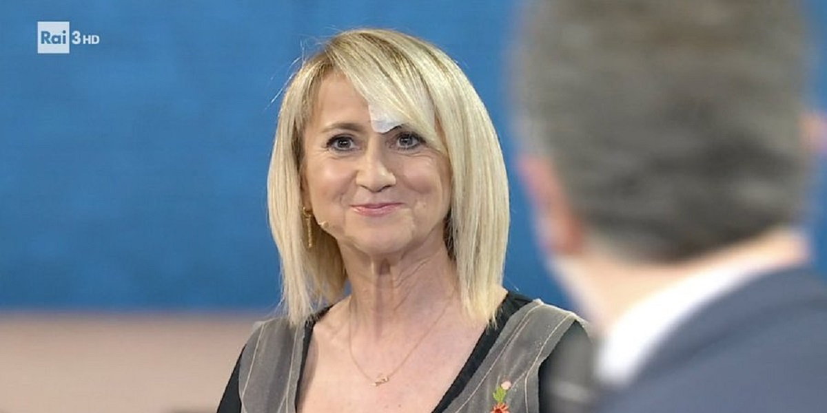 Luciana Littizzetto, su Rai Tre con il cerotto: “Tutta colpa di un piccione” Luciana Littizzetto, su Rai Tre con il cerotto: “Tutta colpa di un piccione”