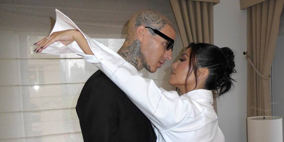 Kourtney Kardashian e Travis Barker si sono sposati (e questa volta per davvero) Kourtney Kardashian e Travis Barker si sono sposati (e questa volta per davvero)