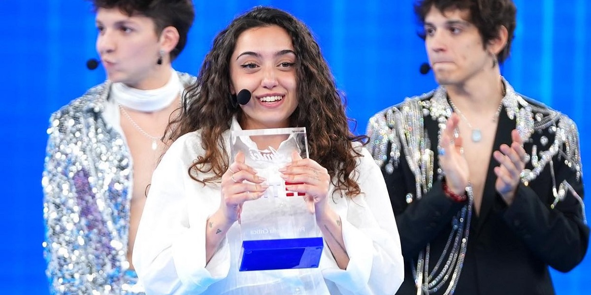 La cantante Sissi di Amici posta una foto e annuncia Leggera