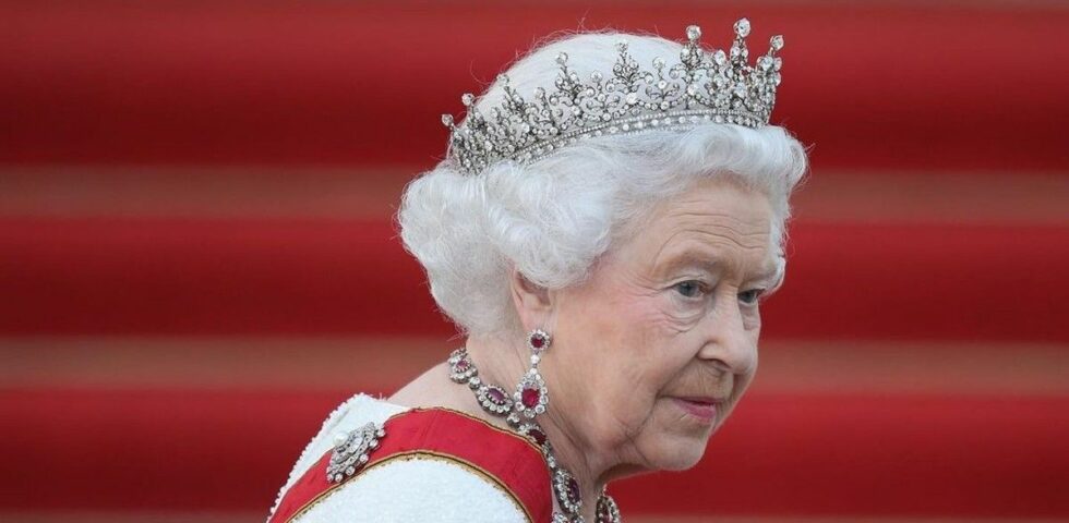 Addio alla Regina Elisabetta, ultima icona di stile e raffinatezza