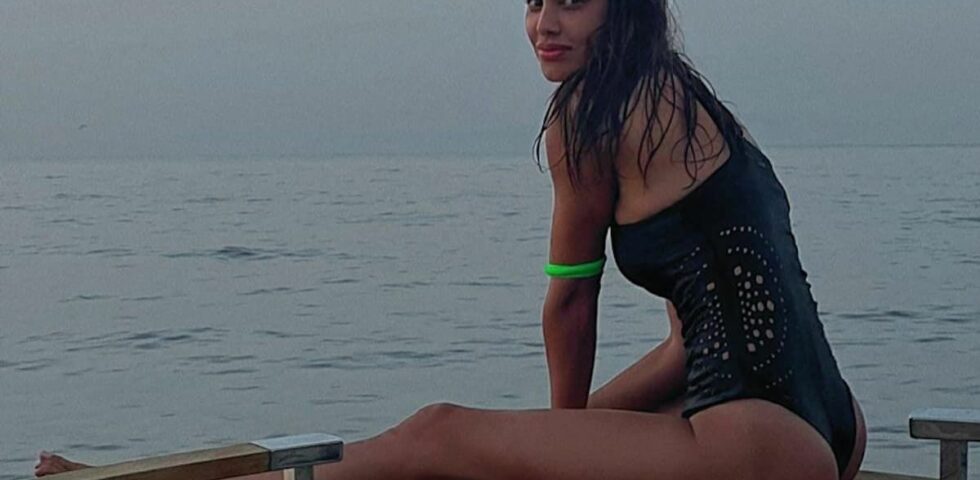 Belen Rodriguez litiga con i paparazzi in aeroporto