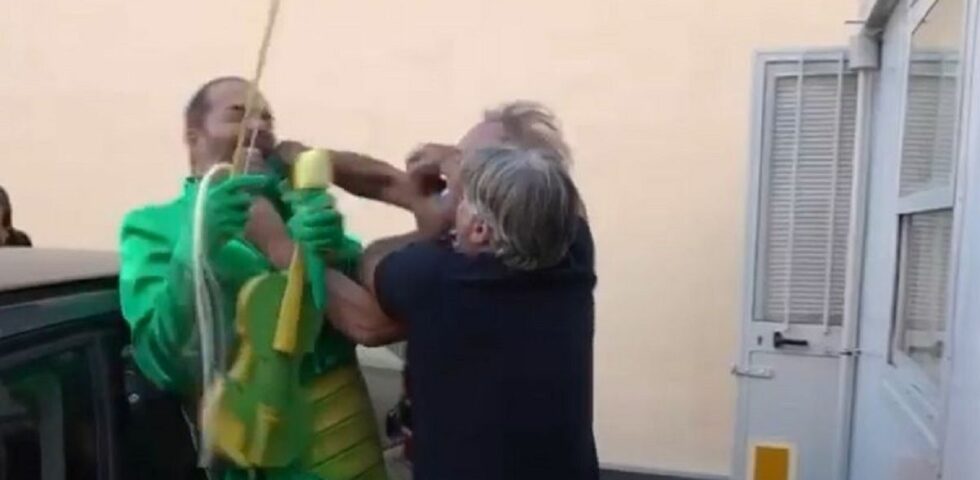 Max Laudadio di Striscia la notizia aggredito in un parcheggio a Varese