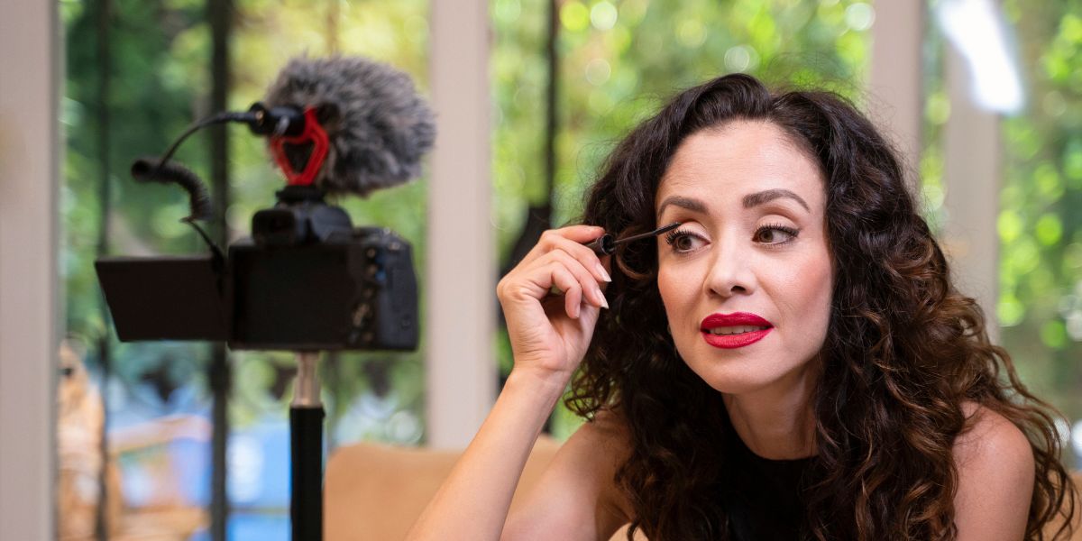 MascaraTrend, cosa significa davvero la tendenza del 'mascara' su