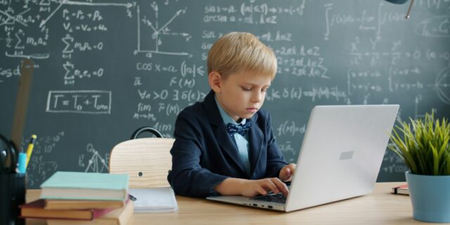 Dall'asilo all'università, la tecnologia sta ridisegnando il processo educativo
