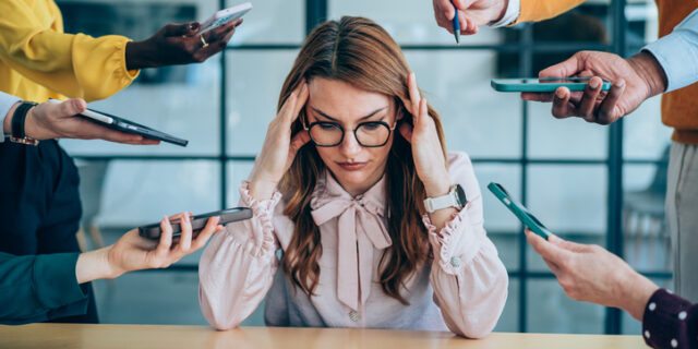 Donne, carriera e sindrome dell'impostore: superare i blocchi mentali con il supporto digitale